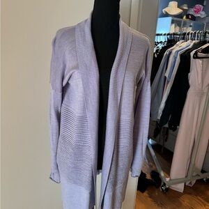 Lululemon sweater. Worn twice. Excellent condition.